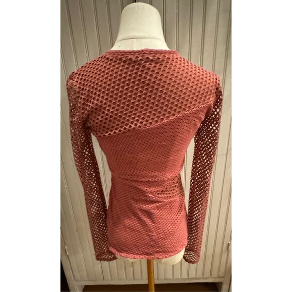 BCBG Maxazaria Mindy blush pink long sleeve long sleeve mesh paneled top. Sz xs - Picture 4 of 5